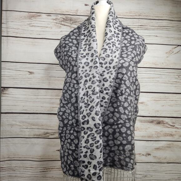 Collectioneighteen Gray Leopard Print Scarf Fall Winter OS - Picture 7 of 9